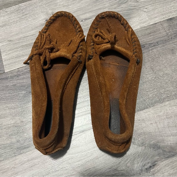 Minnetonka Suede Moccasins Brown Fringe Leather Flats 8.5 - Picture 4 of 7